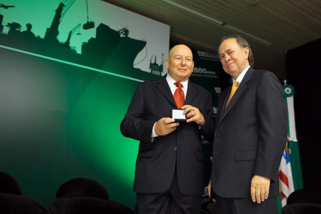 Você está visualizando atualmente VILMAR SCHURMANN – O homem de Dois Bilhões de Dólares